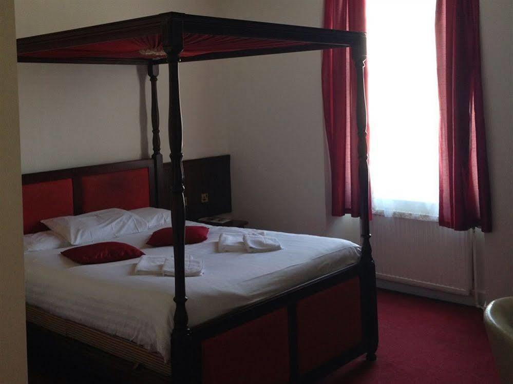 The Saracens Head Hotel Great Dunmow Exteriér fotografie