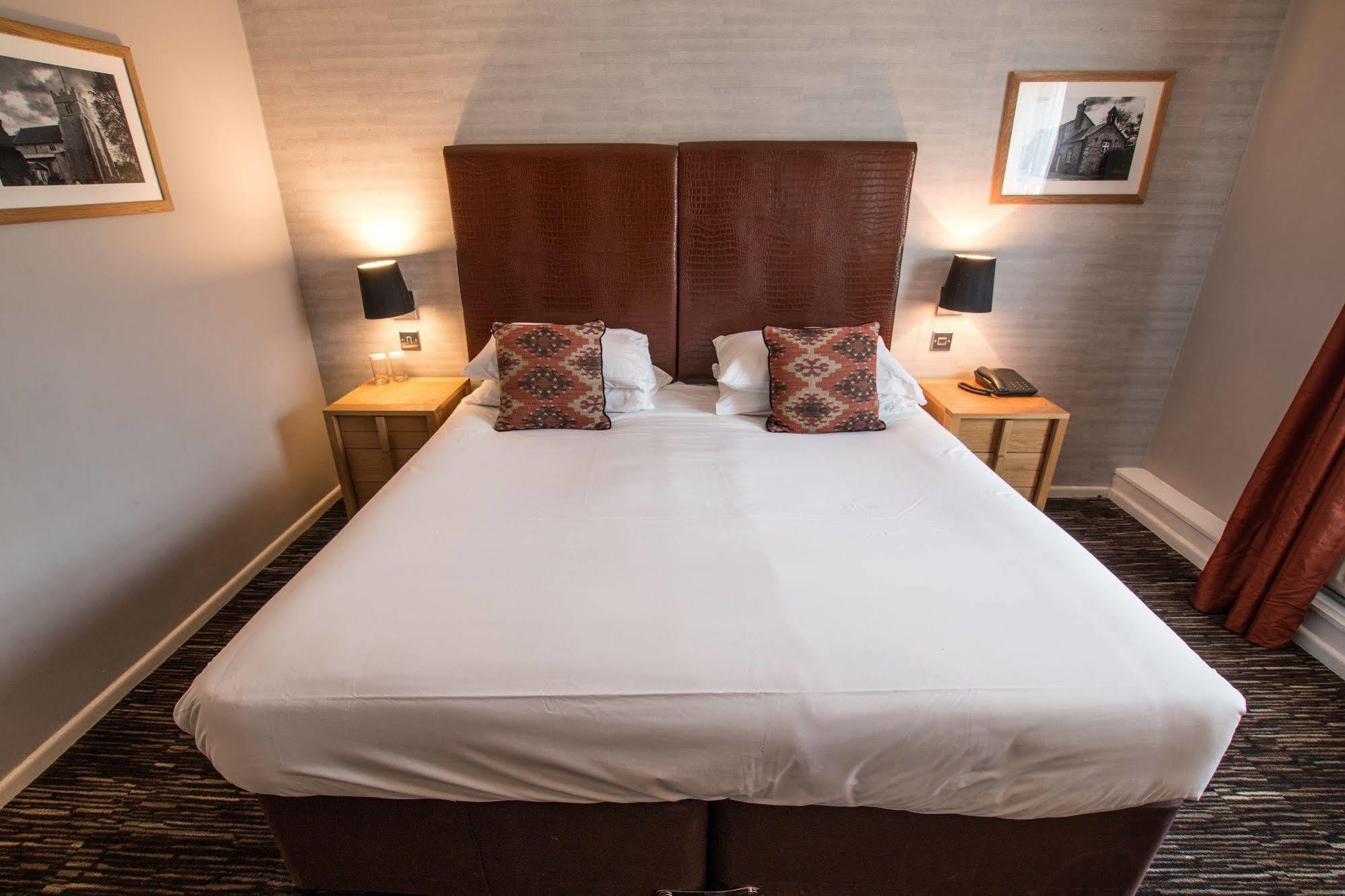 The Saracens Head Hotel Great Dunmow Exteriér fotografie